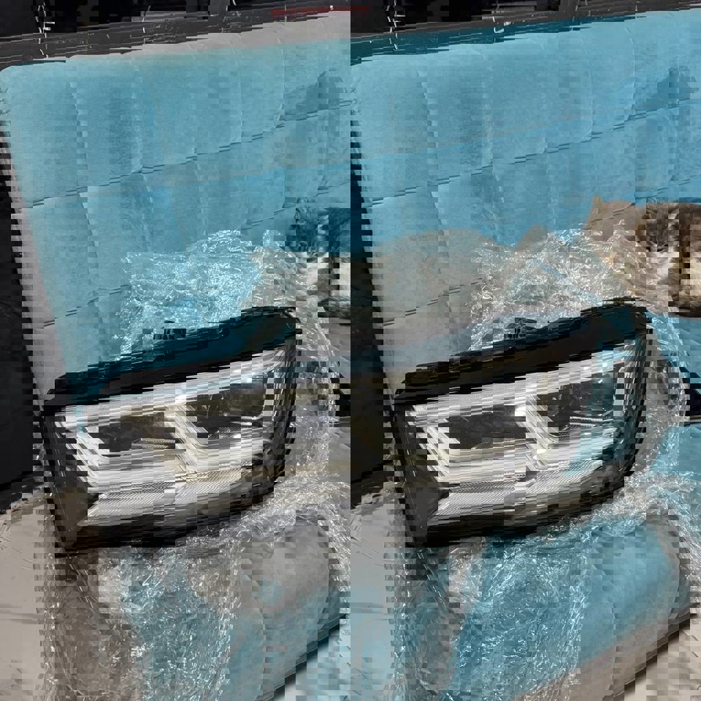 Левая передняя фара Audi q5