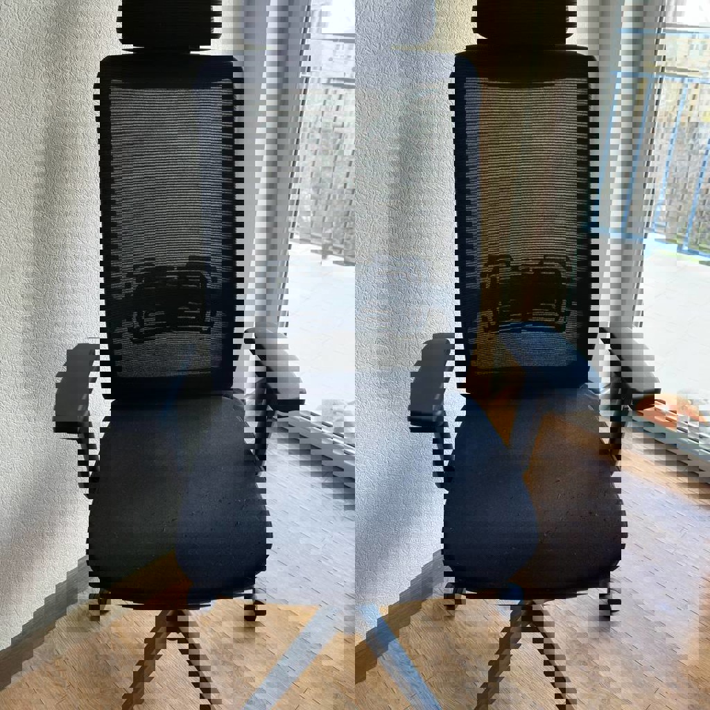 Офисное кресло