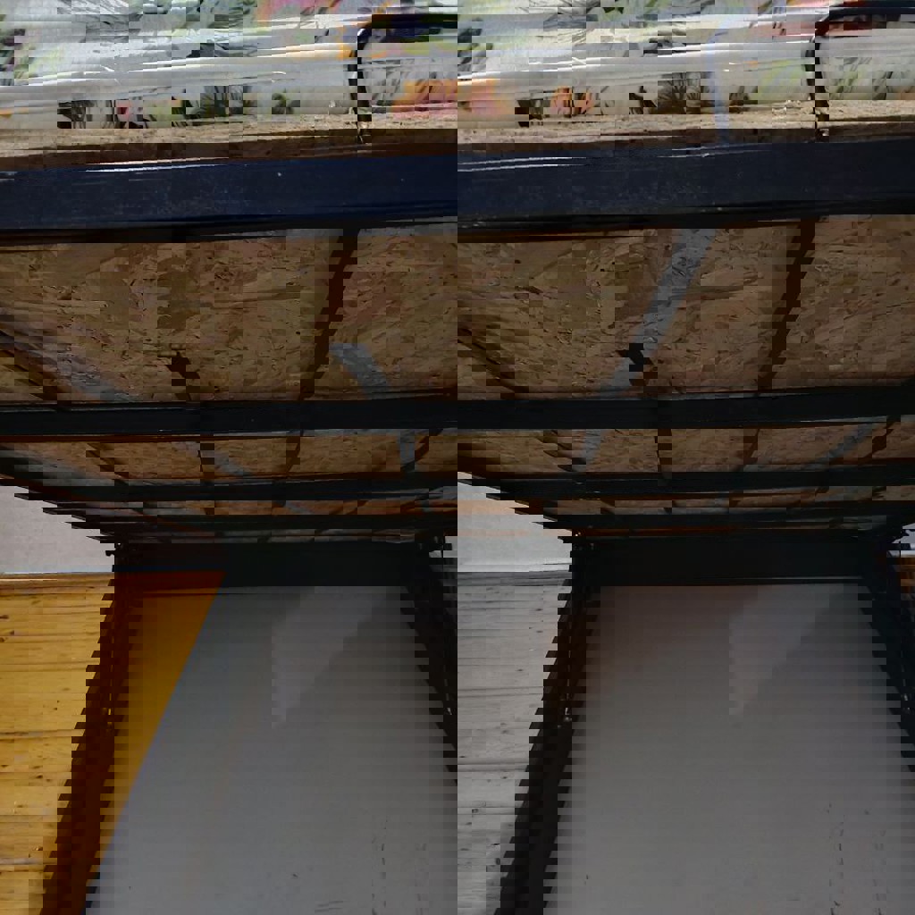 Кровать с матрасом