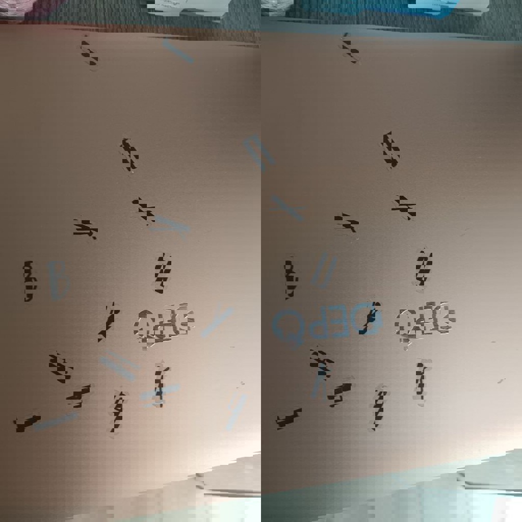 Розовый перламутровый ноутбук