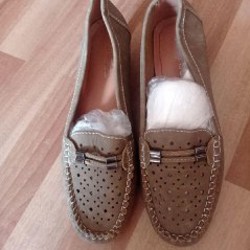 Серые босоножки - фото 9