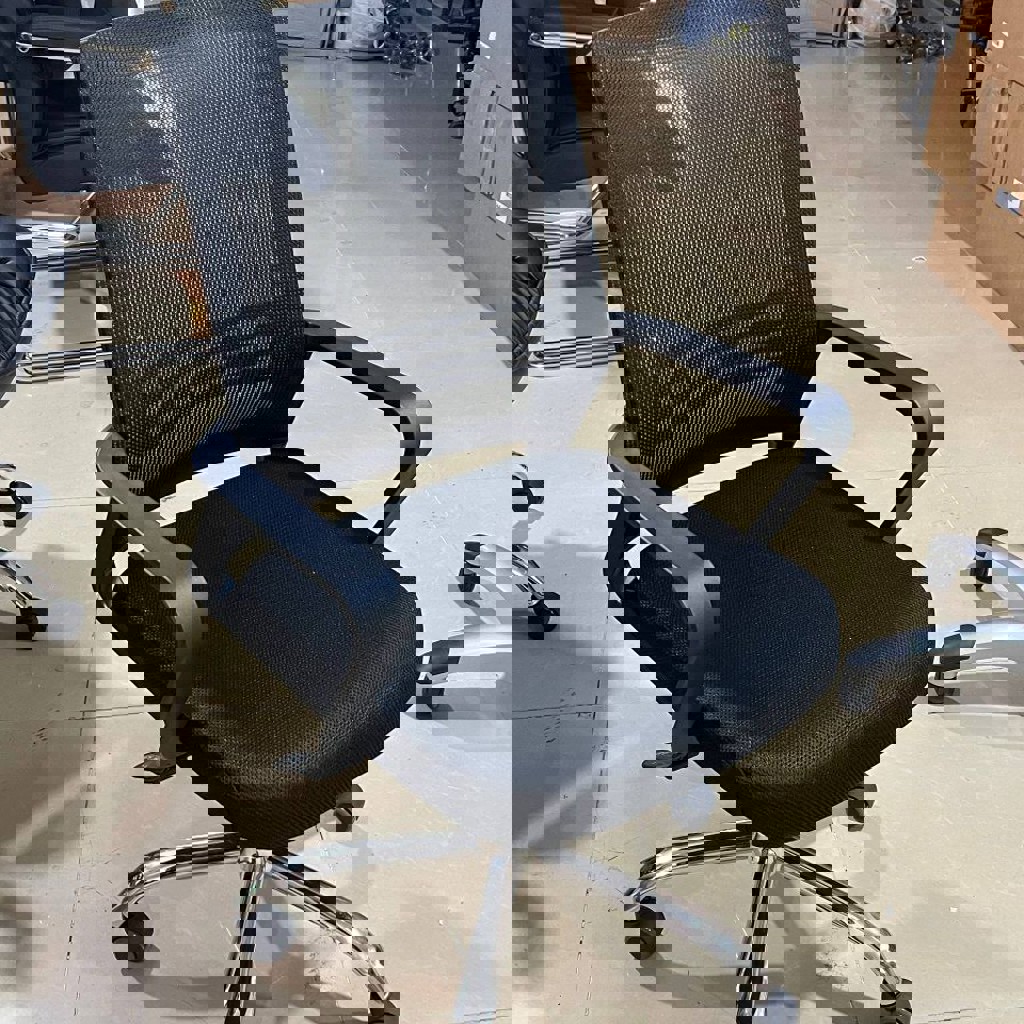 Офисное кресло