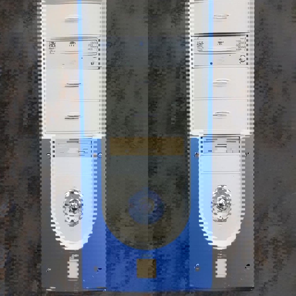 Старый корпус для компьютера с Pentium 4