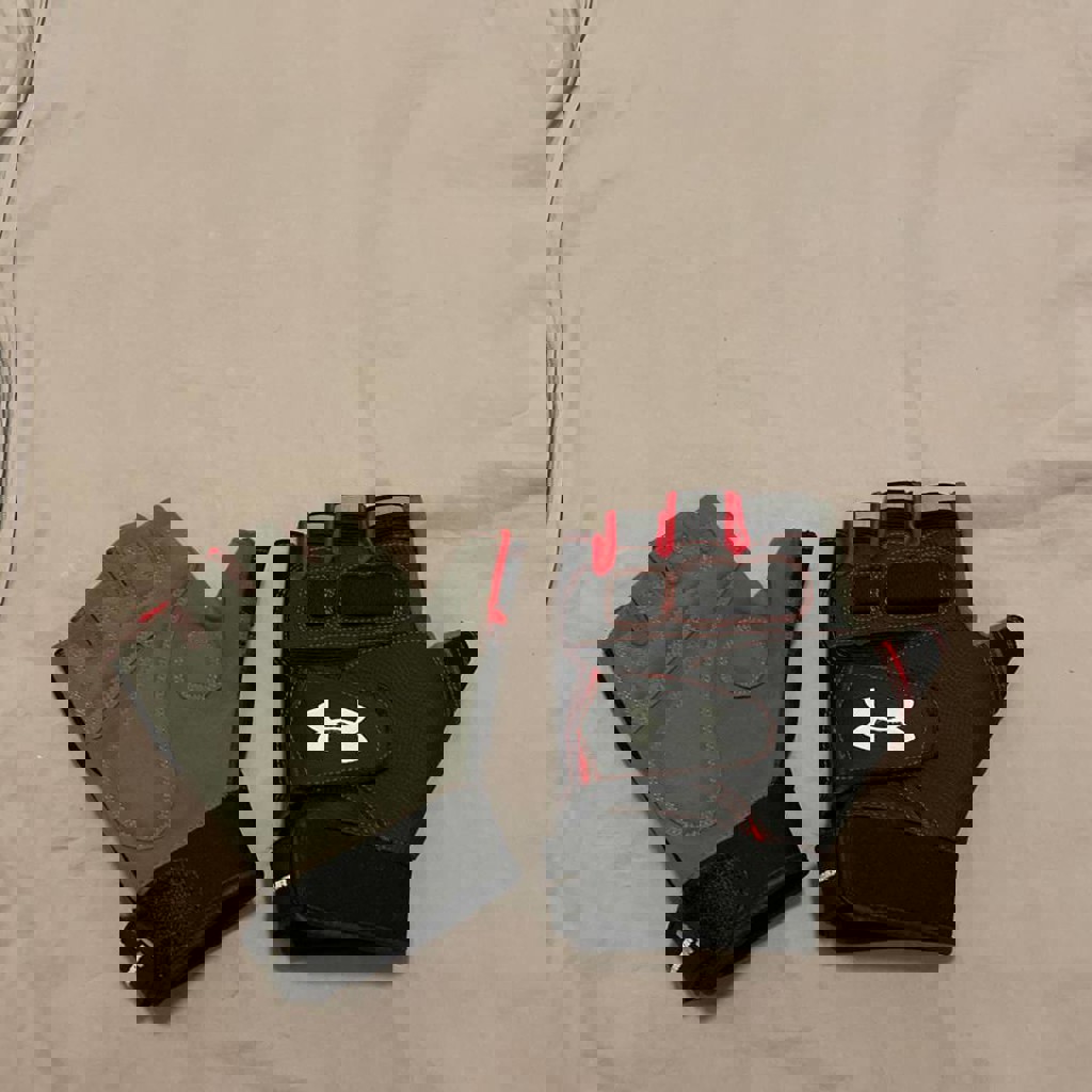 Спортивные перчатки