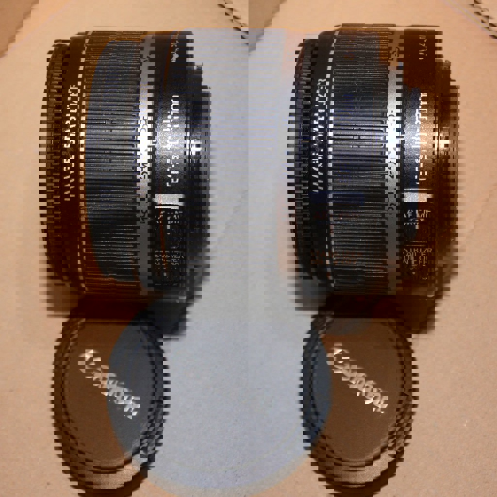 Объектив Canon EF-S 18-55 мм