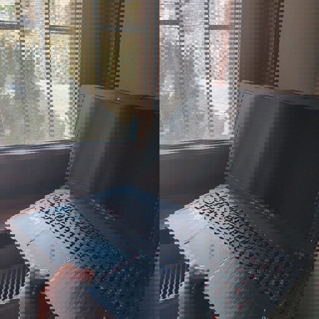 Ноутбук с проблемами экрана