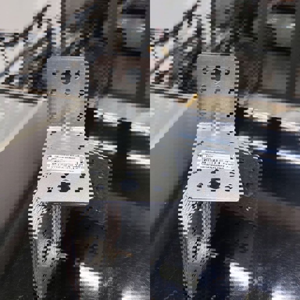 Уголок усиленный крепежный