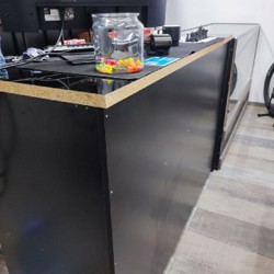 Высокая стеклянная витрина - фото 1