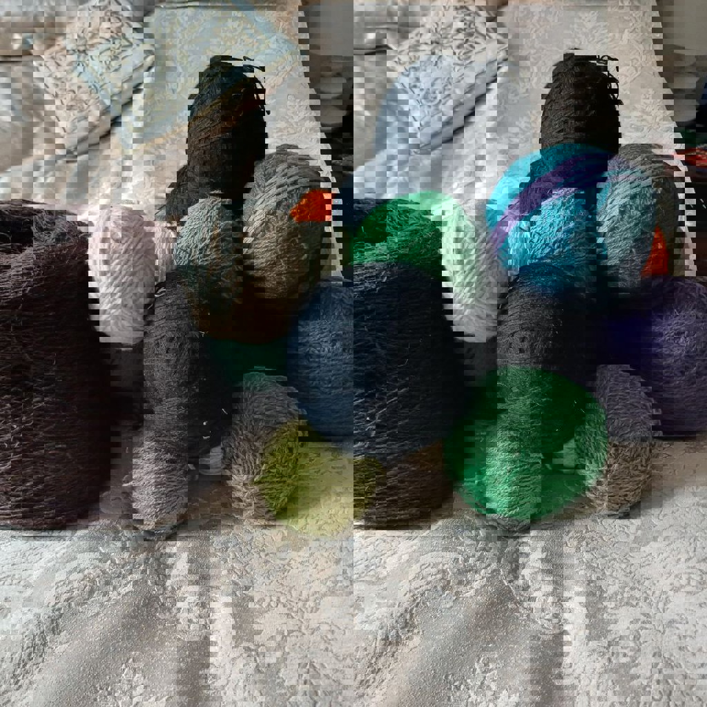 Нитки шерстяные и синтетические