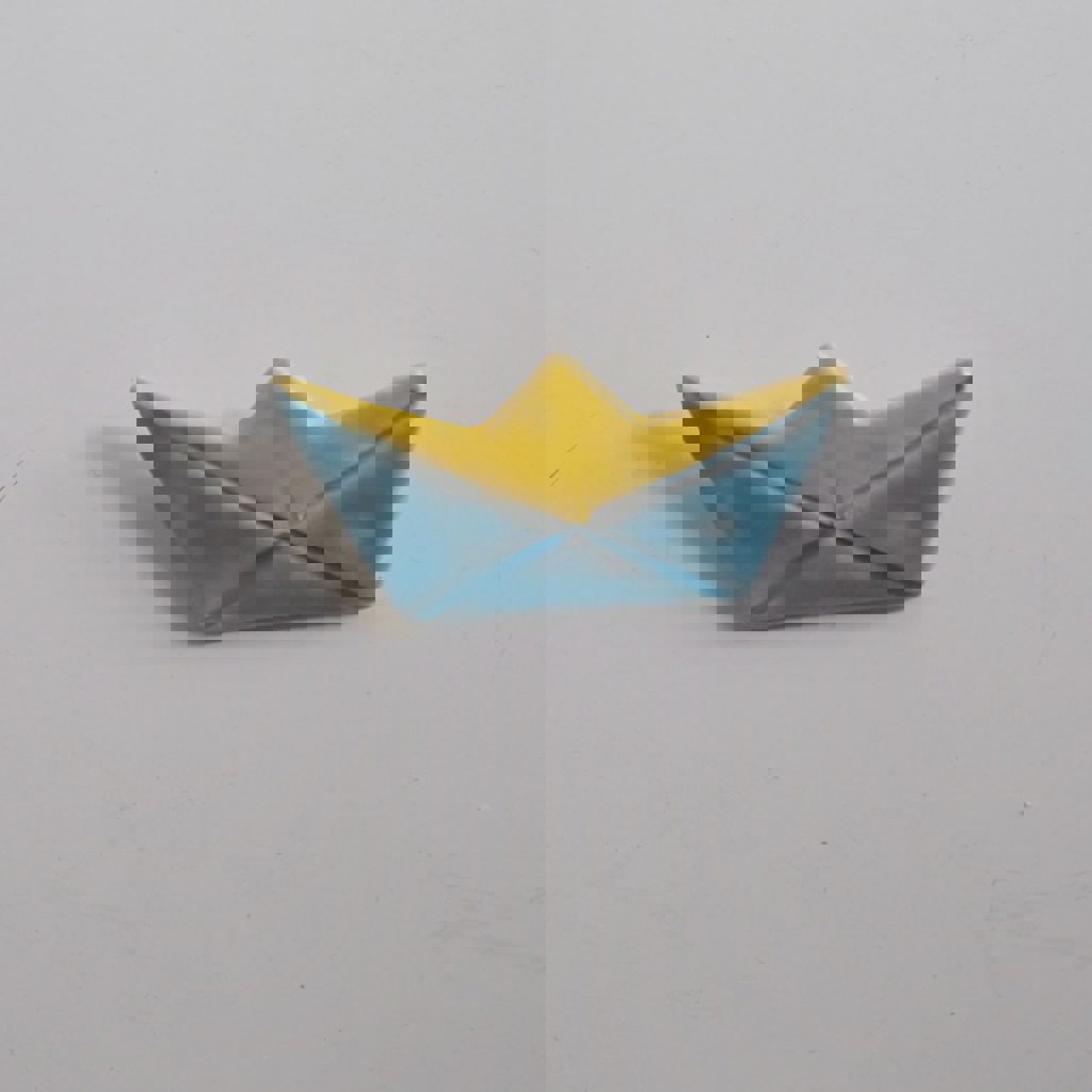 Брошь кораблик