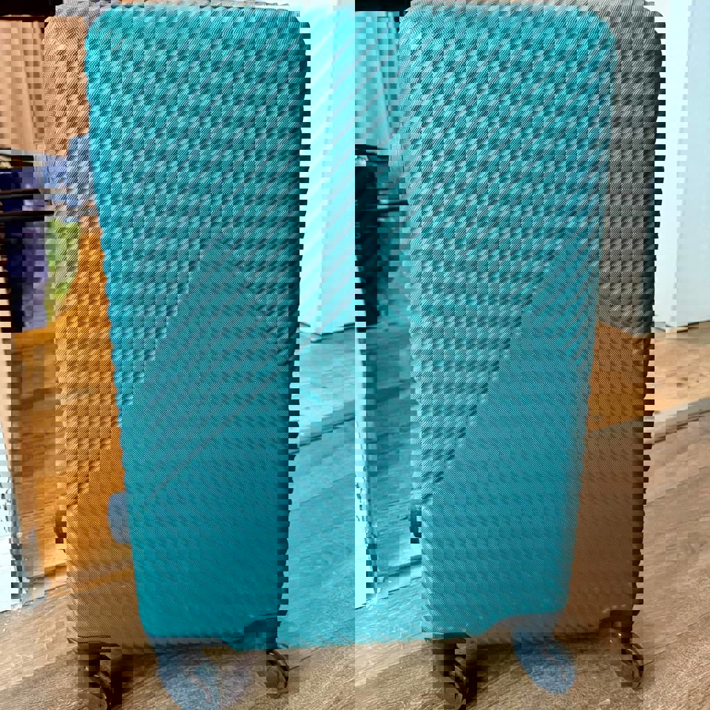 Чемодан пластиковый