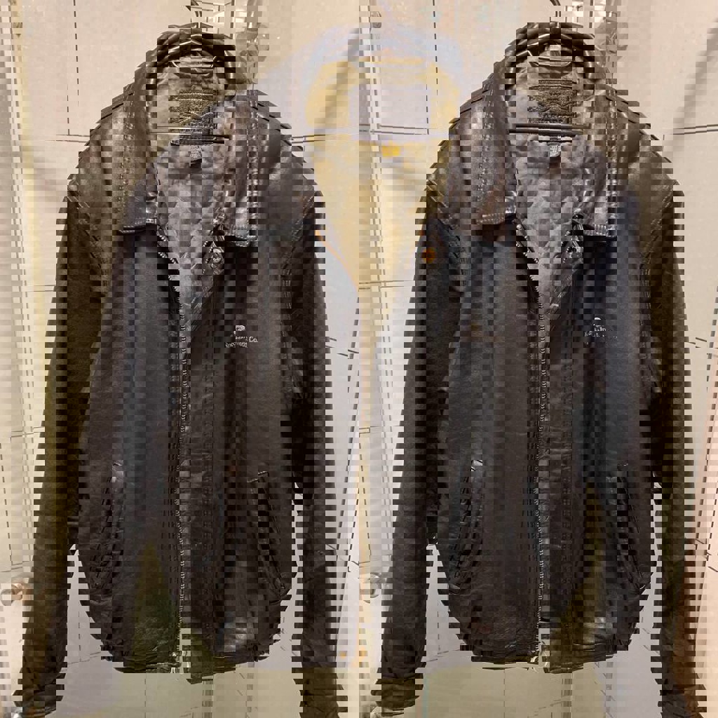 Кожаная куртка - бомбер