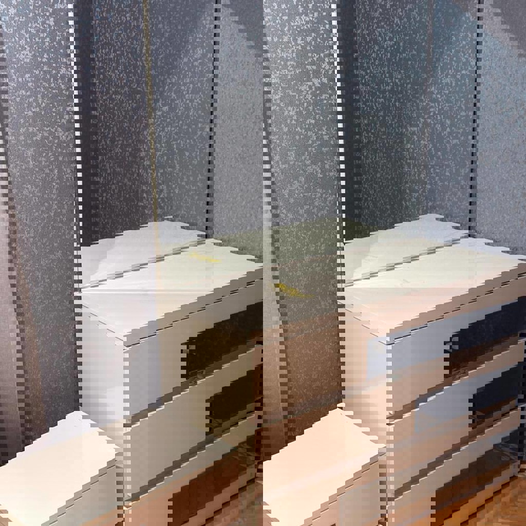 Комод с зеркалом и тумбы