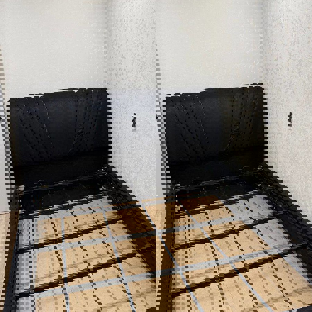 Кровать с матрасом