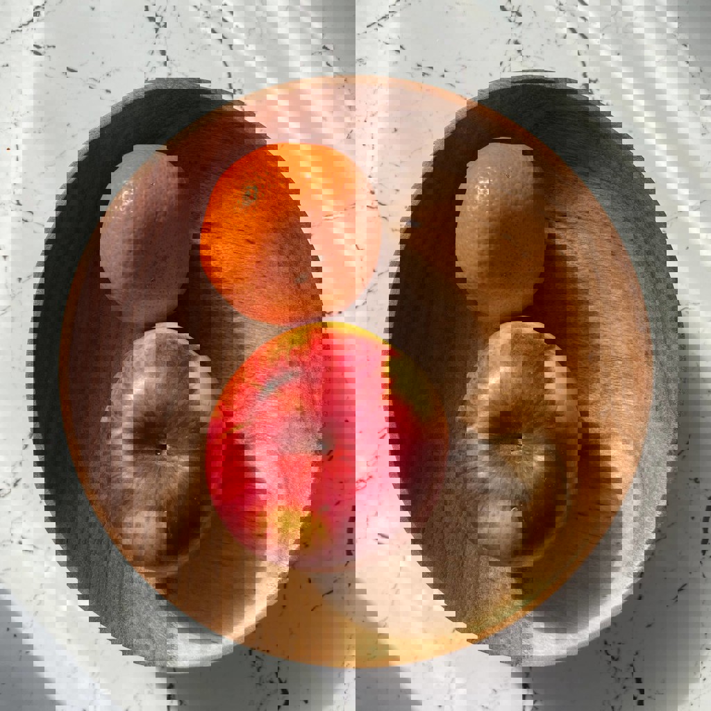 Тарелка из грецкого ореха