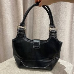 Сумка с металлическими декоративными клепками - фото 2