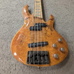 Электрическая бас-гитара - фото 2