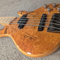 Электрическая бас-гитара - фото 3