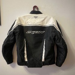Мото куртка на руках - фото 2