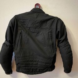 Мото куртка на руках - фото 4