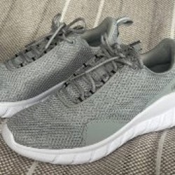 Кроссовки - фото 1