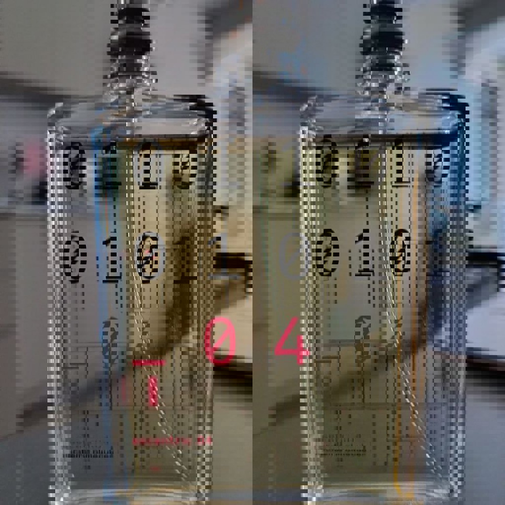 Escentric Molecules 04