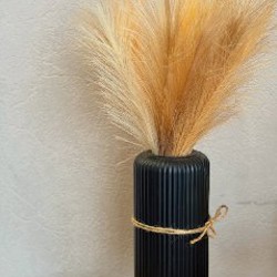 Ваза пластмассовая с цветами и травой - фото 1