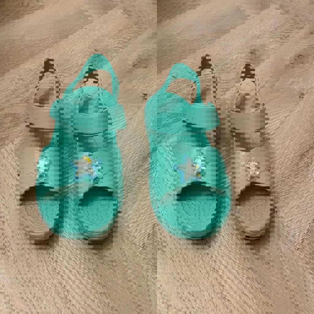 Черно-серые кроссовки