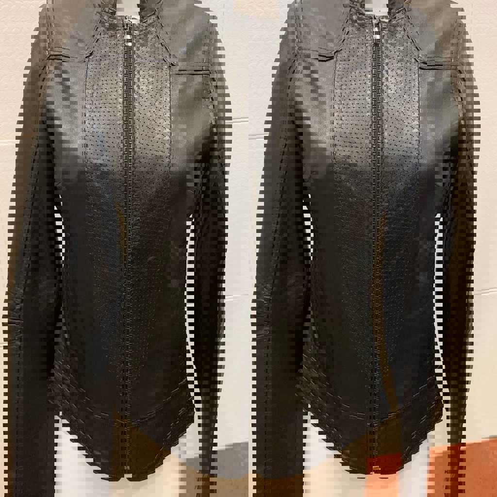 Черная кожаная куртка