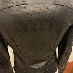 Черная кожаная куртка - фото 2