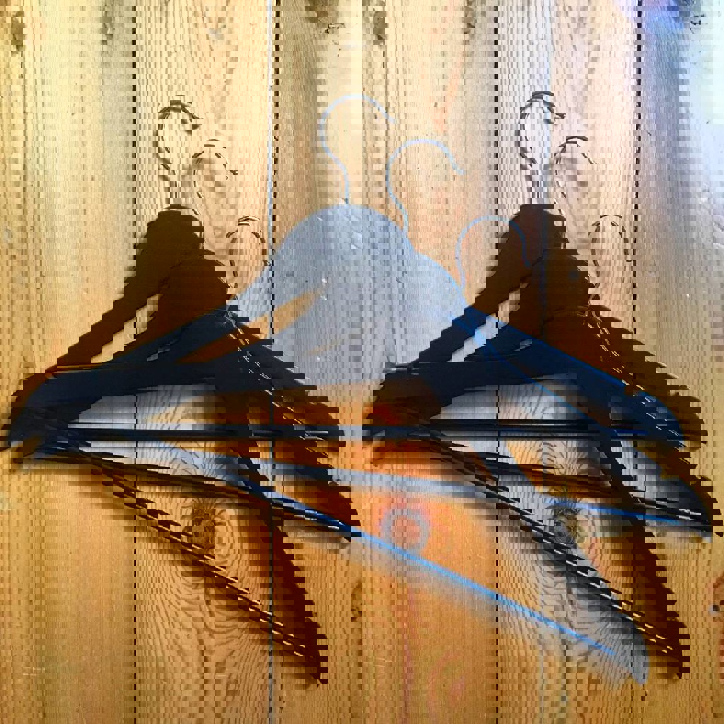 Деревянные вешалки