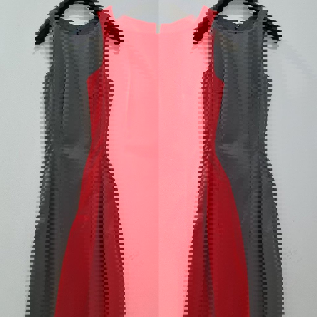 Красное платье