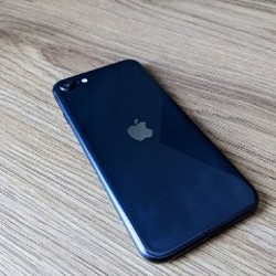 Iphone SE gen 3 (2022) - фото 4