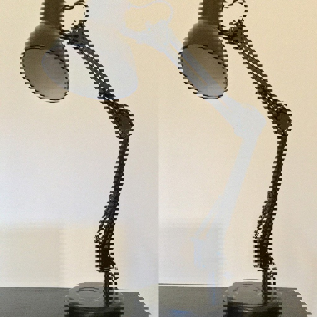 Рабочая лампа настольная