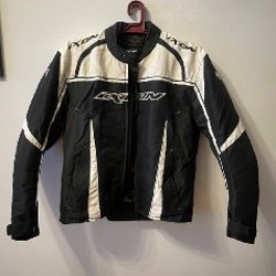 Мото куртка размер S - фото 1