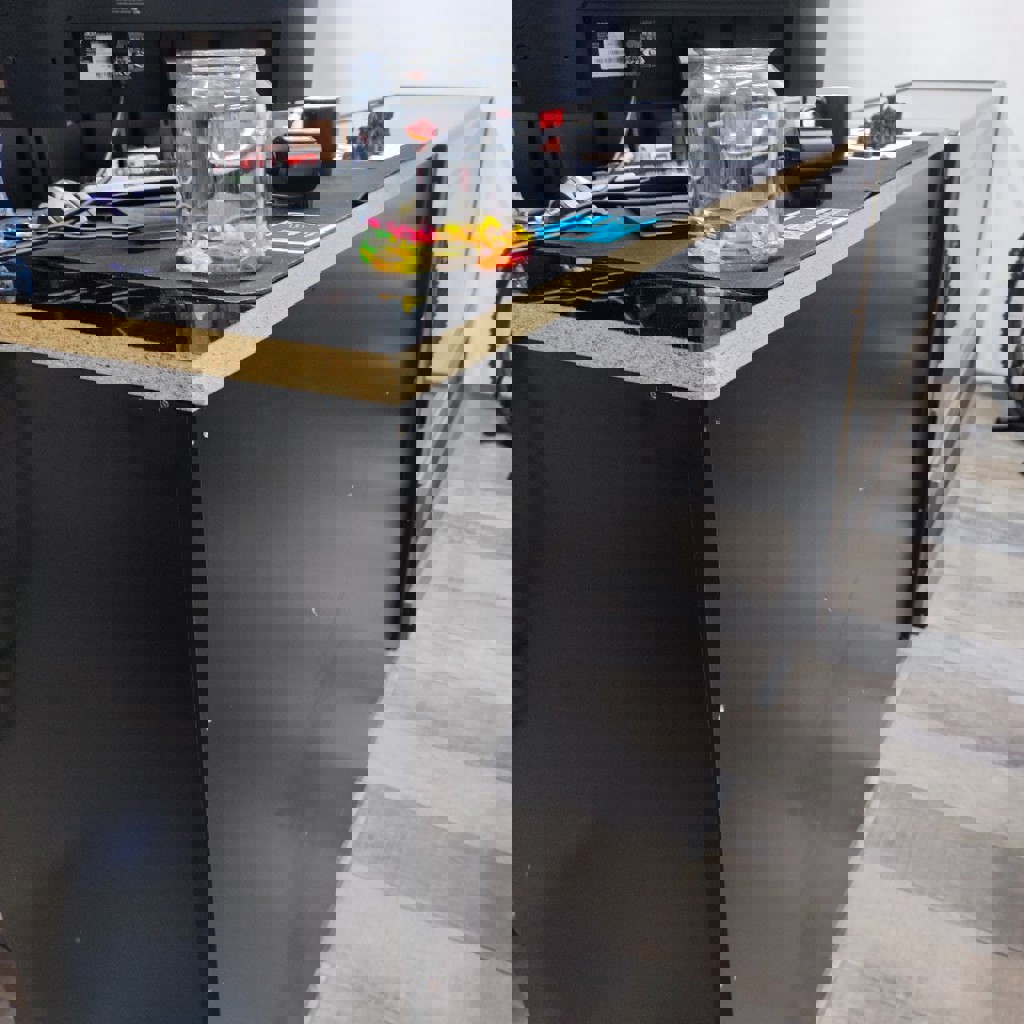 Черная стойка с полками