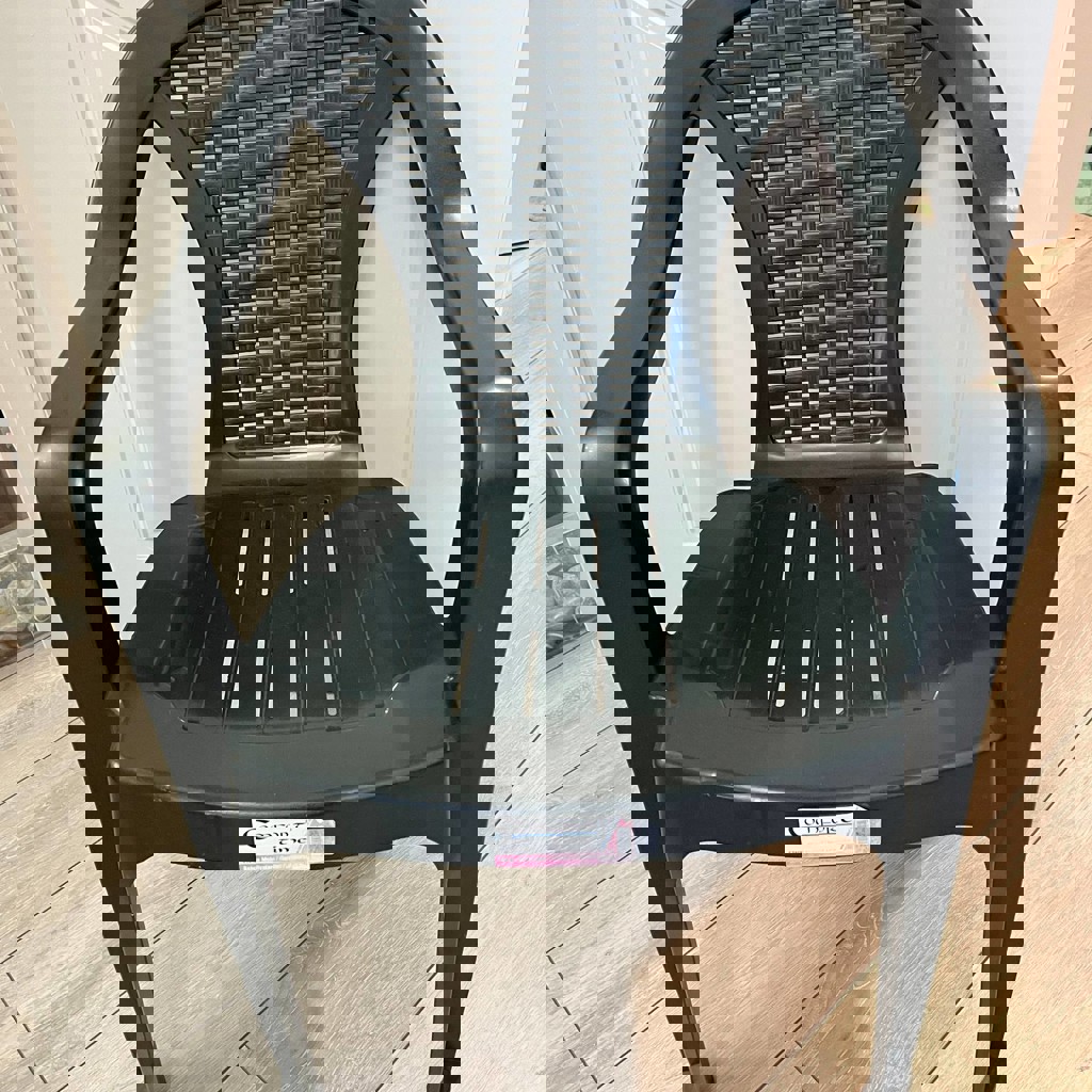 Стул пластиковый крепкий