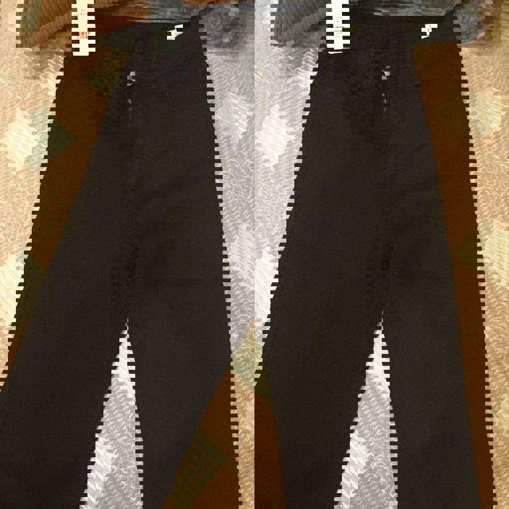 Чёрные джинсы