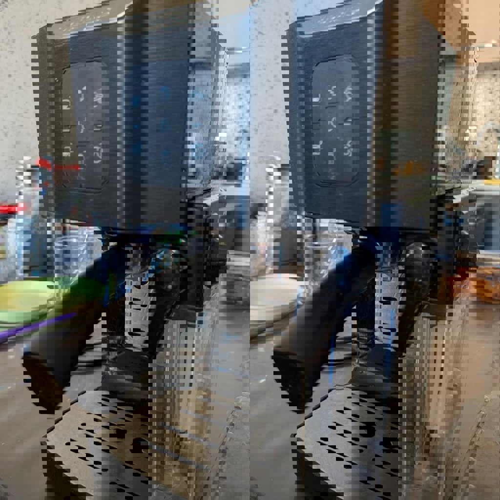 Рожковая кофемашина REDMOND