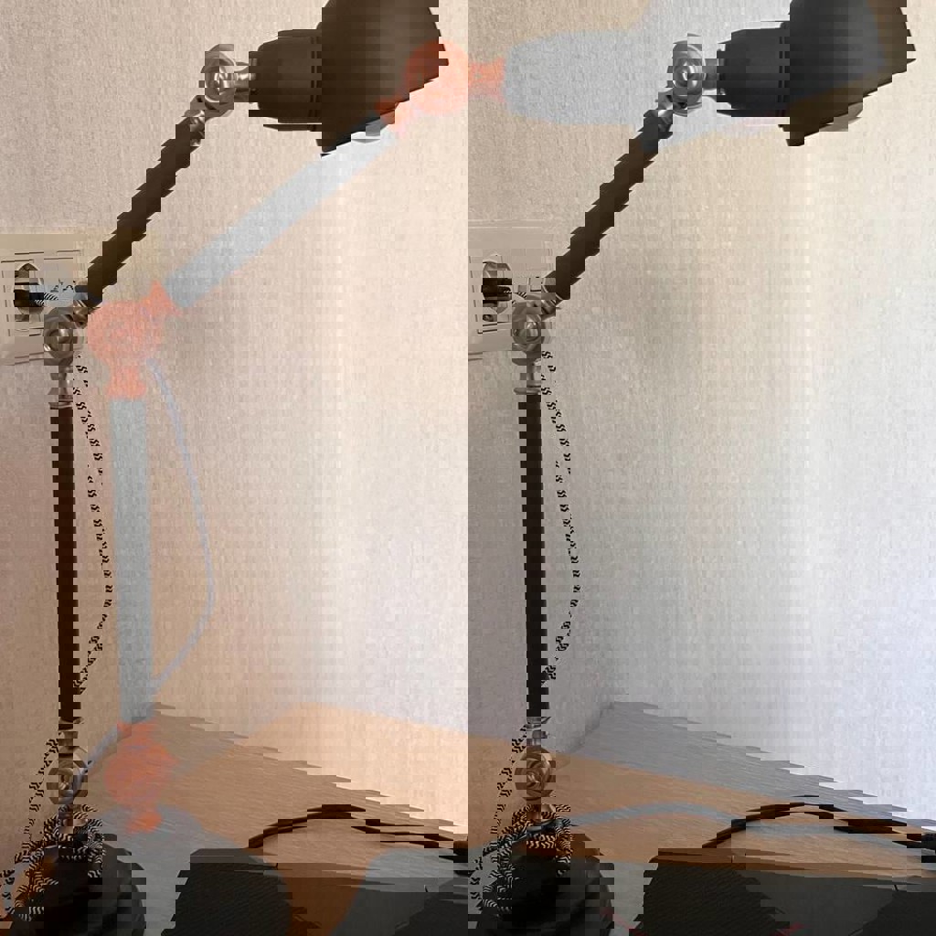 Настольная лампа