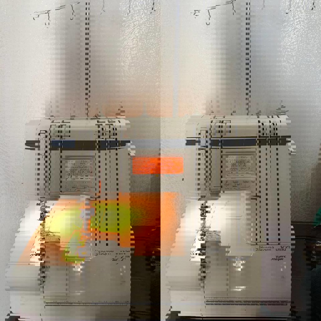 Оверлок Husqarna Viking HuskyLock 936