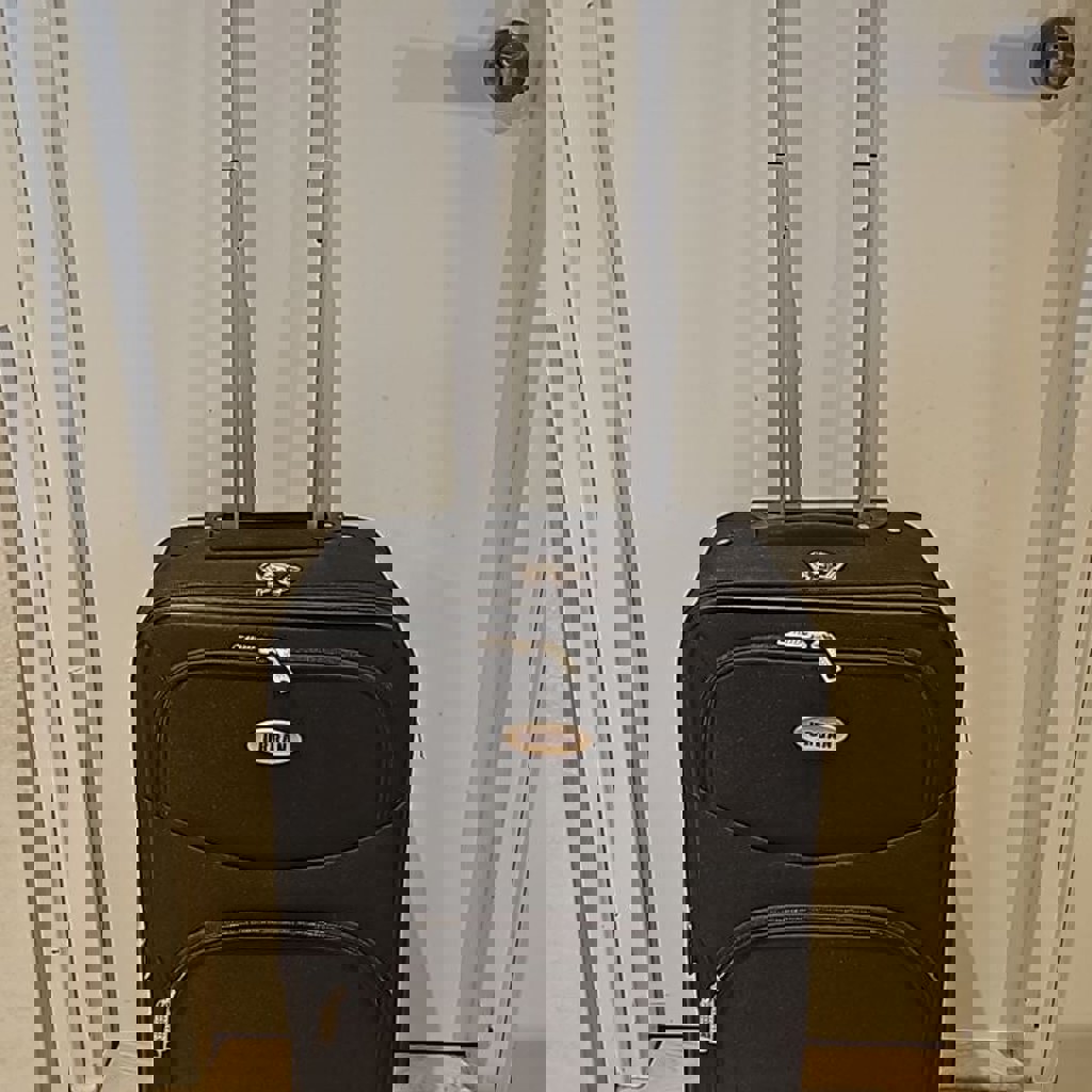 Чемодан на 2 колесиках