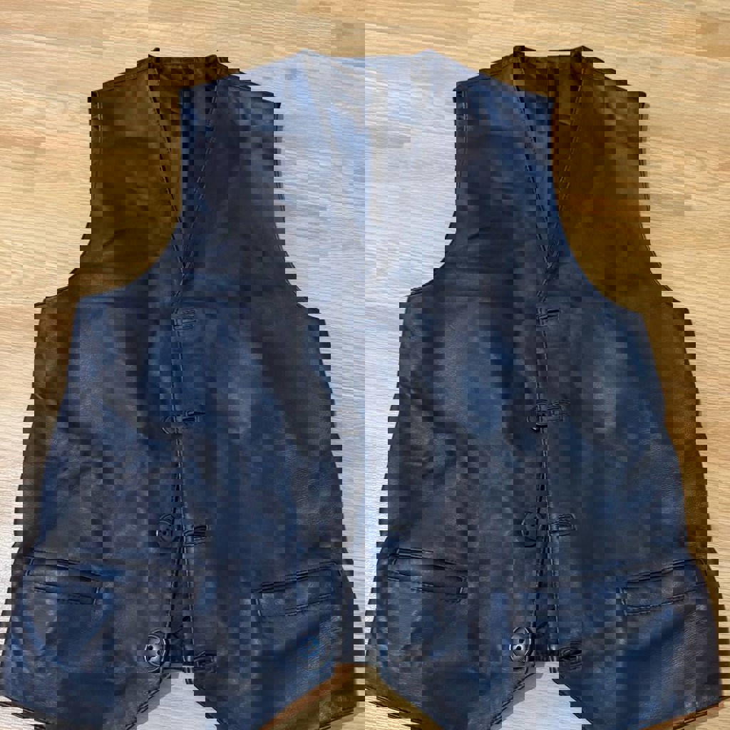 Кожаный жилет