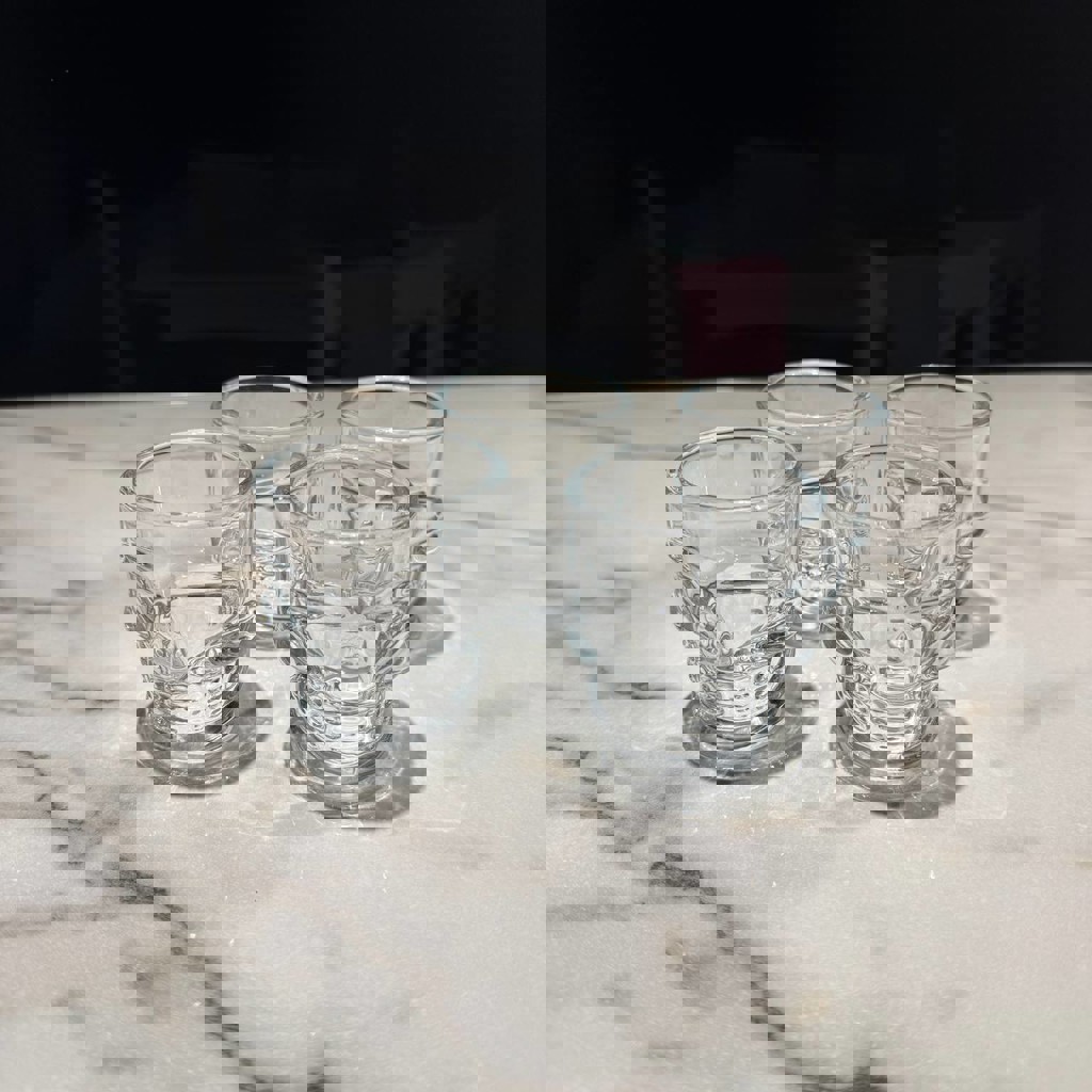 Рюмки с черепами