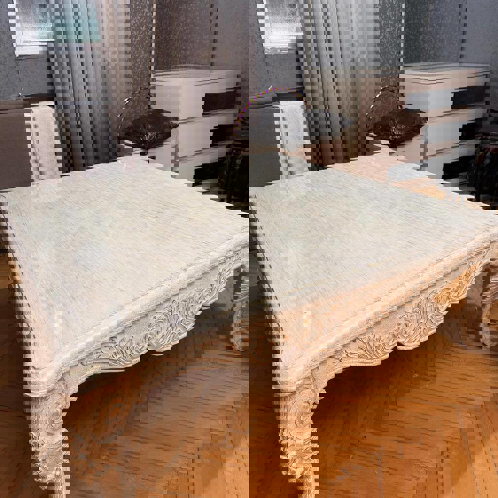 Деревянный стол