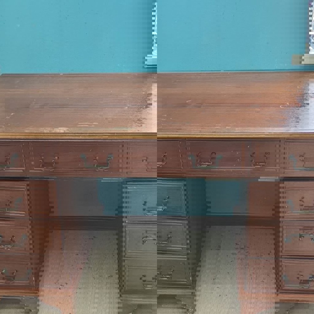 Письменный стол