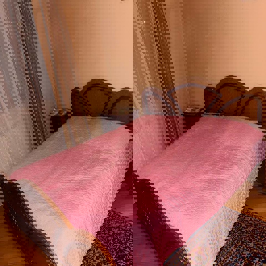 Кровать с матрасом