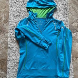 Спортивная кофта с капюшоном - фото 3