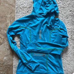 Спортивная кофта с капюшоном - фото 5