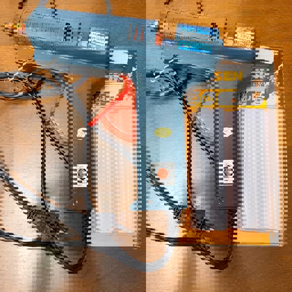 Клеевой пистолет